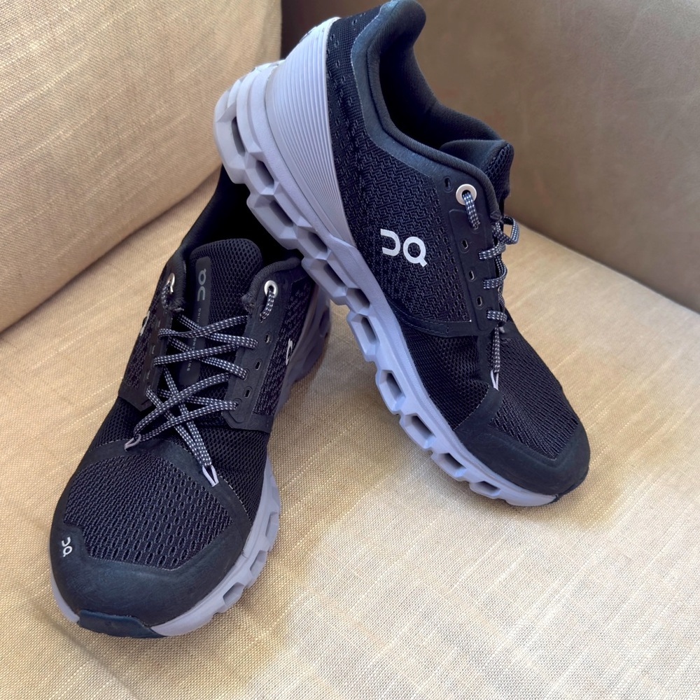 On-Cloud Women’s Running Shoes  - Cloudstratus w/ Helion™ & Speedboard®